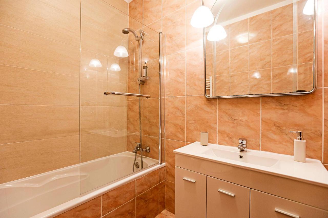 Spacious 2Br Flat In Gaia By Lovelystay Вила-Нова-ди-Гая Экстерьер фото